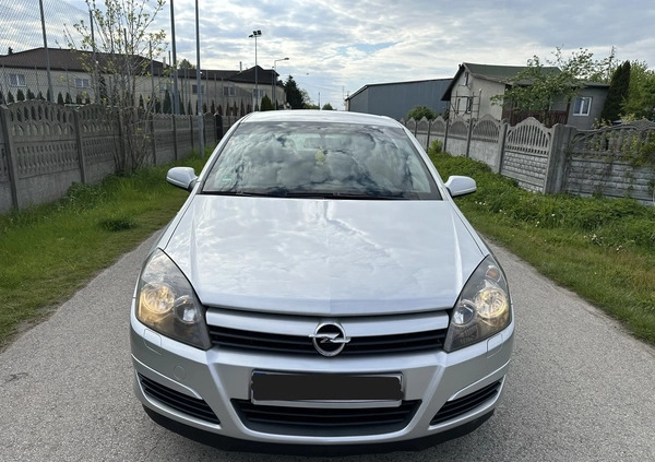 Opel Astra cena 11900 przebieg: 165000, rok produkcji 2005 z Sochaczew małe 436